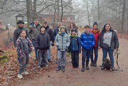 Wandergruppe an der PWV-Hütte Lambertskreuz
